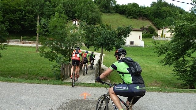 Rando \"A l\'assaut des crêtes et des Chambarans\" à Brezins