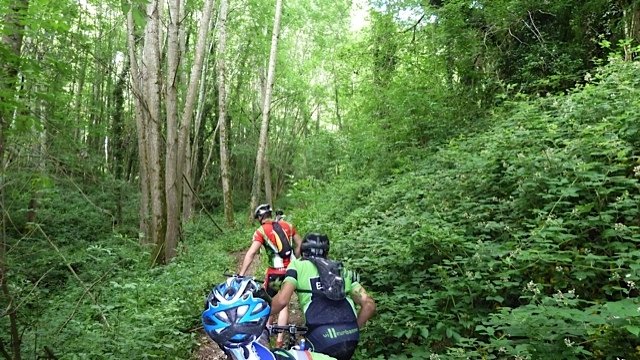 Rando \"A l\'assaut des crêtes et des Chambarans\" à Brezins