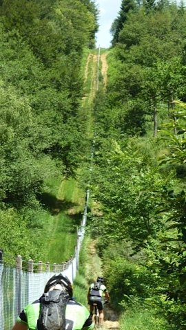 Rando \"A l\'assaut des crêtes et des Chambarans\" à Brezins